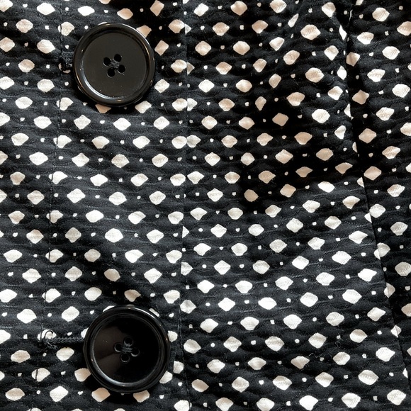 SOLD - ✨HOST PICK✨Black and White Swing Coat - M - Picture 3 of 4